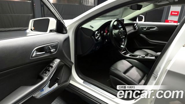 Mercedes-Benz GLA-Class GLA220