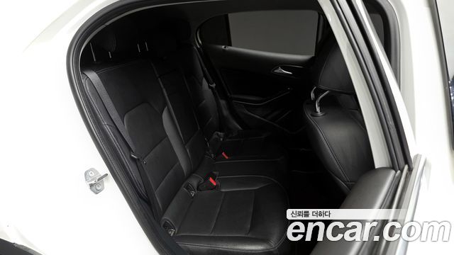 Mercedes-Benz GLA-Class GLA220