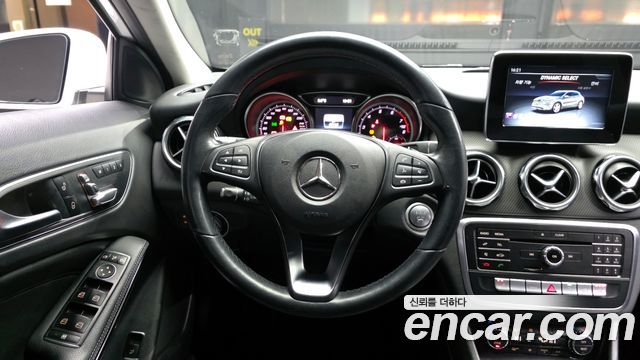 Mercedes-Benz GLA-Class GLA220