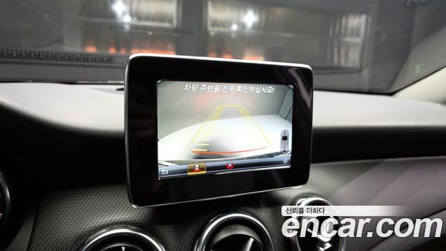 Mercedes-Benz GLA-Class GLA220