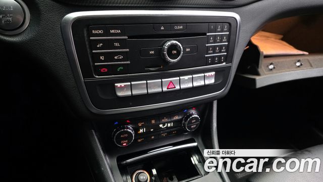 Mercedes-Benz GLA-Class GLA220