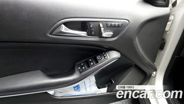 Mercedes-Benz GLA-Class GLA220