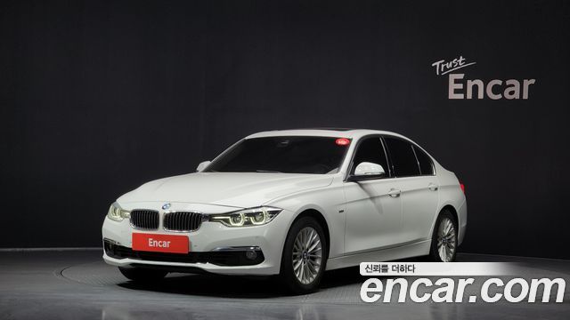BMW 3-Series 320i Luxury