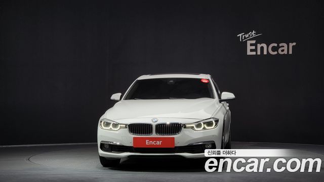 BMW 3-Series 320i Luxury
