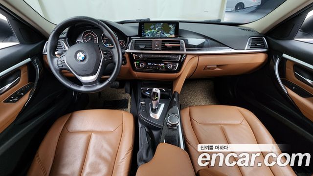 BMW 3-Series 320i Luxury