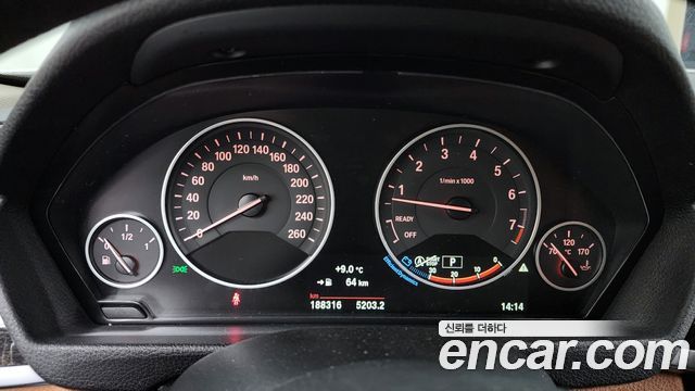 BMW 3-Series 320i Luxury