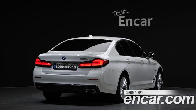 BMW 5-Series 530e Luxury