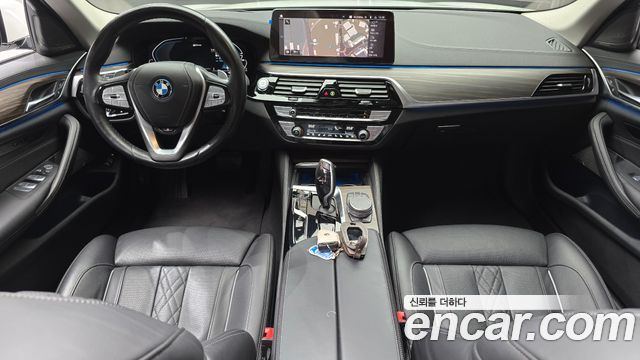 BMW 5-Series 530e Luxury