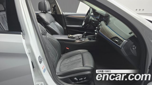 BMW 5-Series 530e Luxury