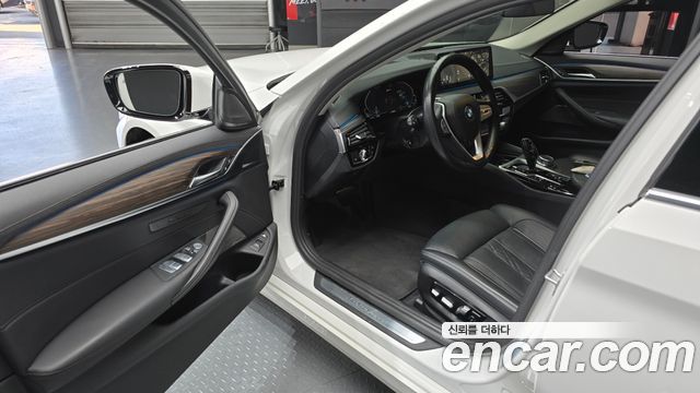 BMW 5-Series 530e Luxury