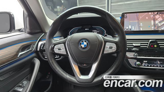 BMW 5-Series 530e Luxury