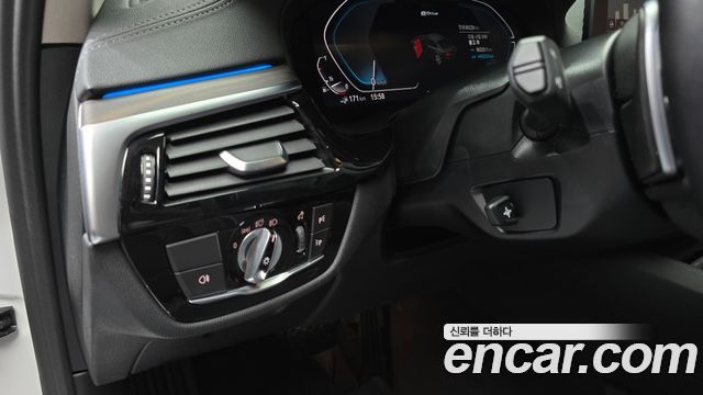BMW 5-Series 530e Luxury