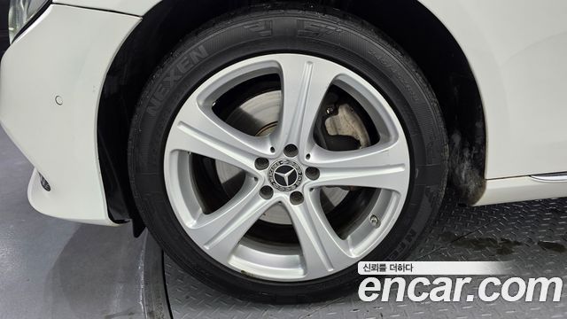 Mercedes-Benz E-Class E220d 4MATIC Avantgarde