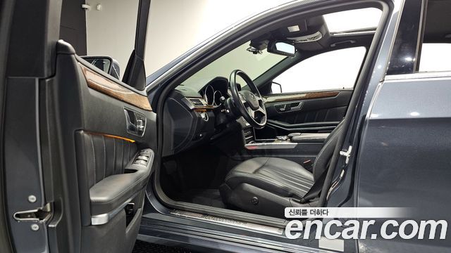 Mercedes-Benz E-Class E300 Elegance