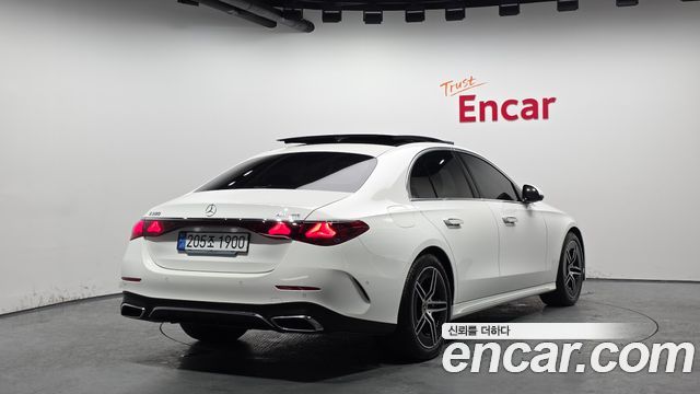 Mercedes-Benz E-Class E300 4MATIC AMG Line