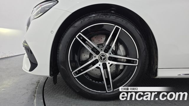 Mercedes-Benz E-Class E300 4MATIC AMG Line