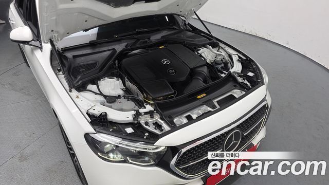 Mercedes-Benz E-Class E300 4MATIC AMG Line