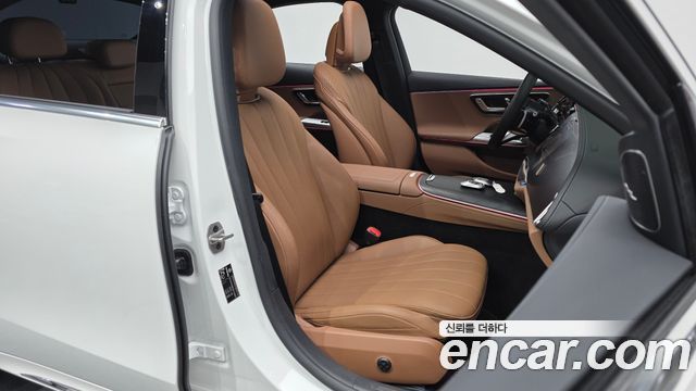 Mercedes-Benz E-Class E300 4MATIC AMG Line