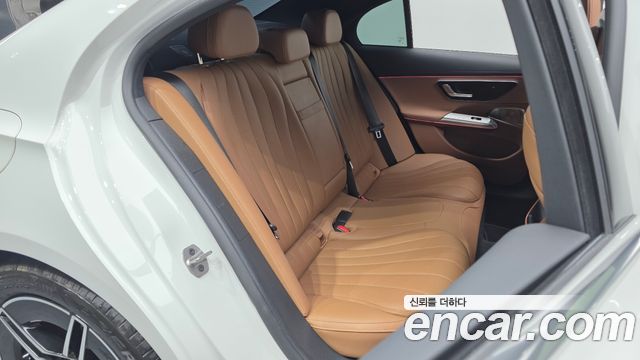 Mercedes-Benz E-Class E300 4MATIC AMG Line