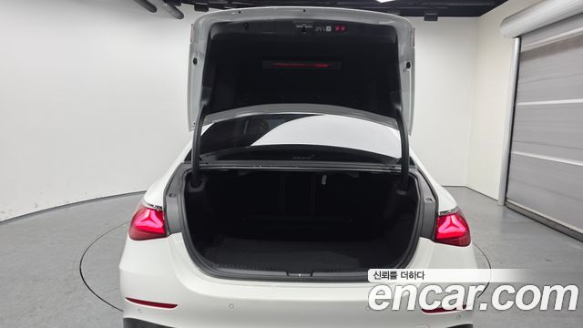 Mercedes-Benz E-Class E300 4MATIC AMG Line