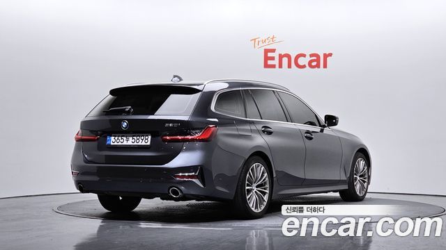 BMW 3-Series 320i Touring Luxury