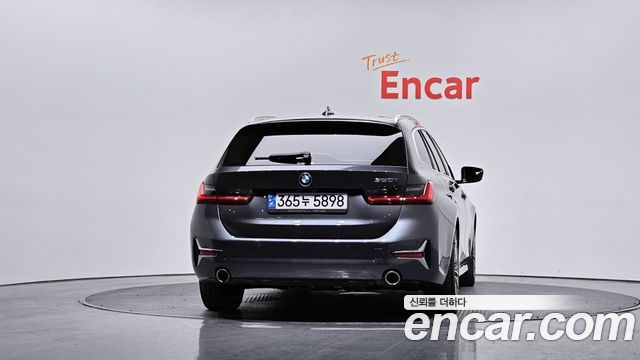 BMW 3-Series 320i Touring Luxury