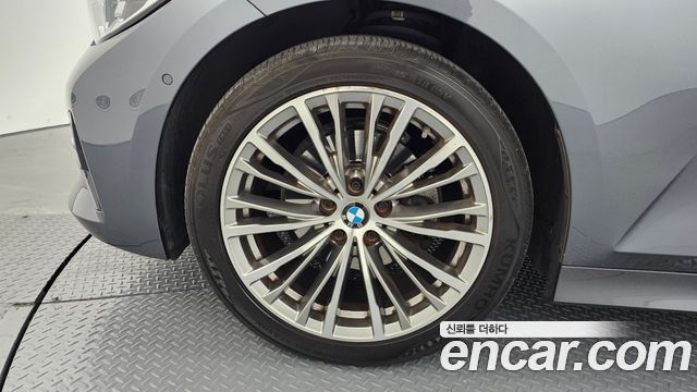 BMW 3-Series 320i Touring Luxury
