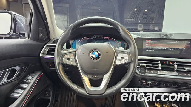 BMW 3-Series 320i Touring Luxury