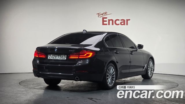 BMW 5-Series 520i Luxury