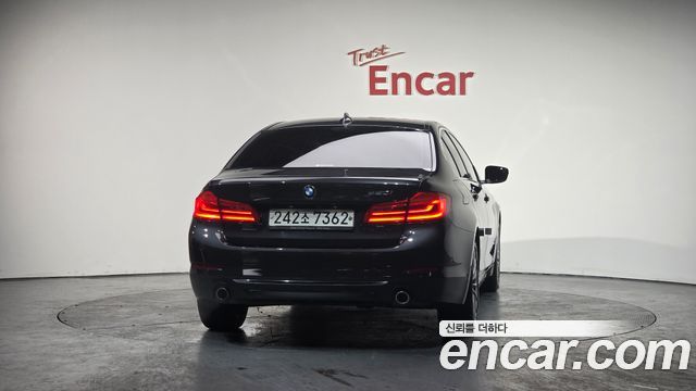 BMW 5-Series 520i Luxury