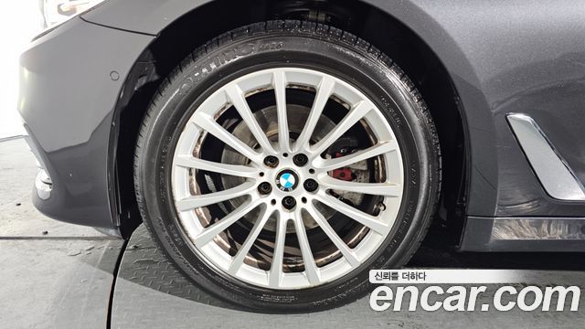 BMW 5-Series 520i Luxury