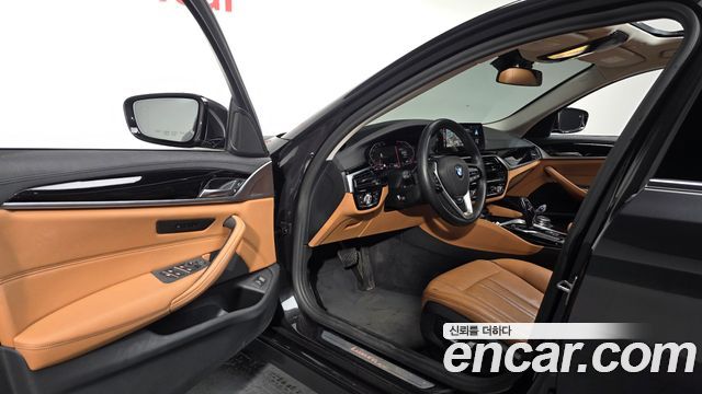 BMW 5-Series 520i Luxury
