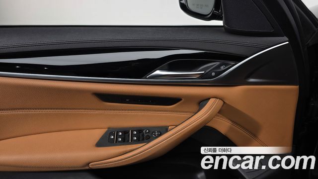 BMW 5-Series 520i Luxury