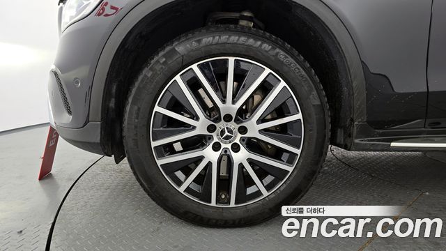 Mercedes-Benz GLC-Class GLC300e 4MATIC