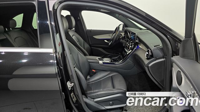 Mercedes-Benz GLC-Class GLC300e 4MATIC