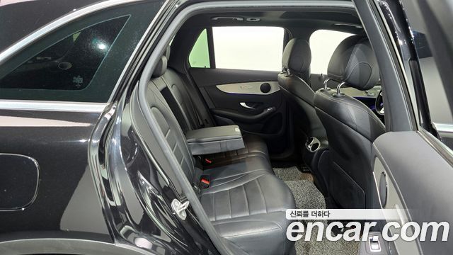 Mercedes-Benz GLC-Class GLC300e 4MATIC