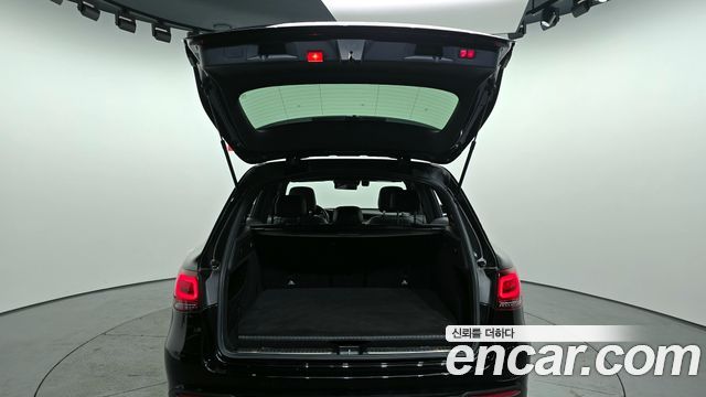 Mercedes-Benz GLC-Class GLC300e 4MATIC
