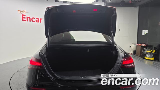 Mercedes-Benz E-Class E350 4MATIC AMG Line Edition