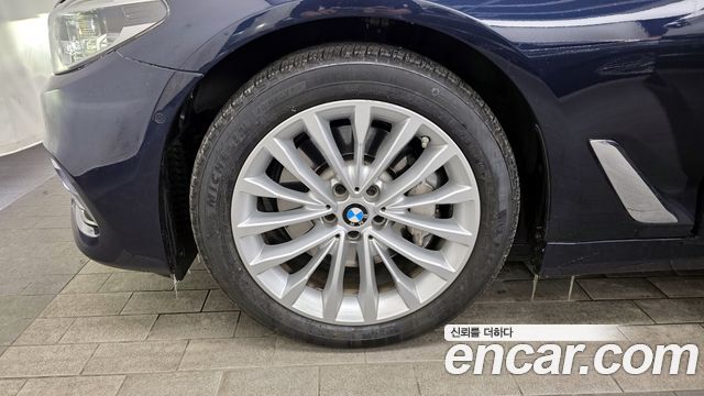 BMW 5-Series 530i xDrive Luxury Plus