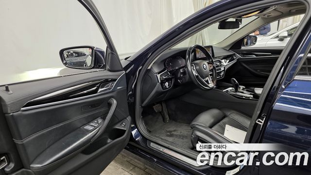 BMW 5-Series 530i xDrive Luxury Plus