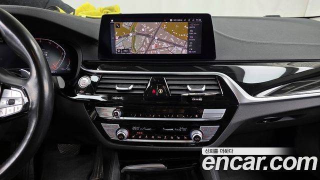 BMW 5-Series 530i xDrive Luxury Plus