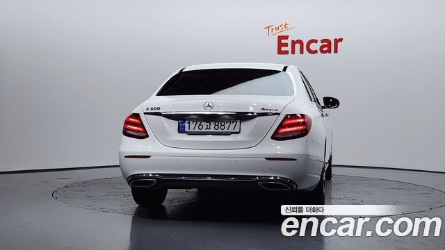 Mercedes-Benz E-Class E300 4MATIC Avnatgarde