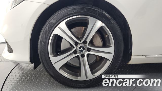 Mercedes-Benz E-Class E300 4MATIC Avnatgarde
