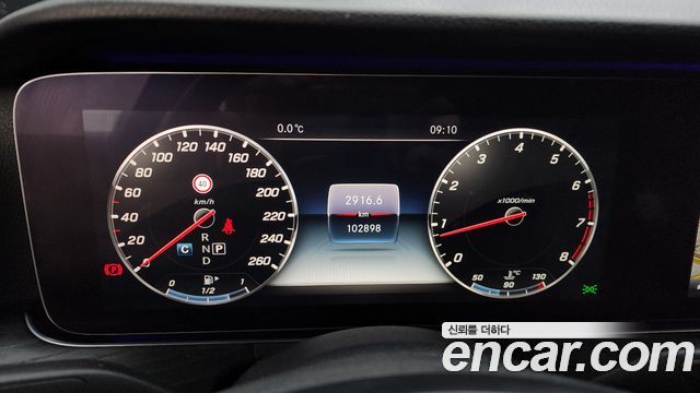 Mercedes-Benz E-Class E300 4MATIC Avnatgarde