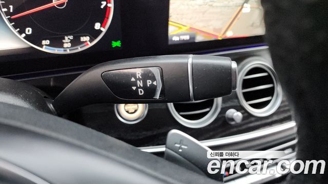 Mercedes-Benz E-Class E300 4MATIC Avnatgarde