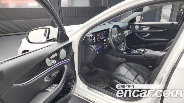 Mercedes-Benz E-Class E300 4MATIC Avnatgarde