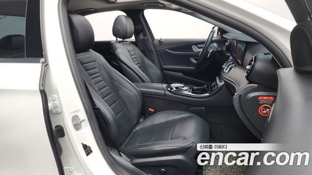 Mercedes-Benz E-Class E300 4MATIC Avnatgarde