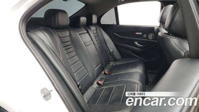Mercedes-Benz E-Class E300 4MATIC Avnatgarde