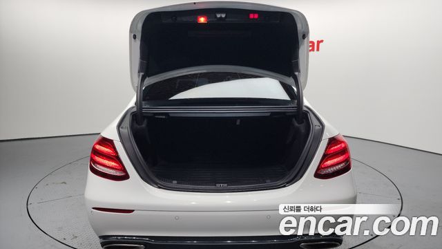 Mercedes-Benz E-Class E300 4MATIC Avnatgarde