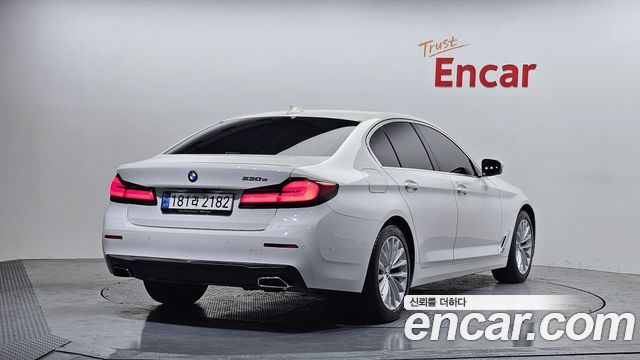 BMW 5-Series 530e Luxury